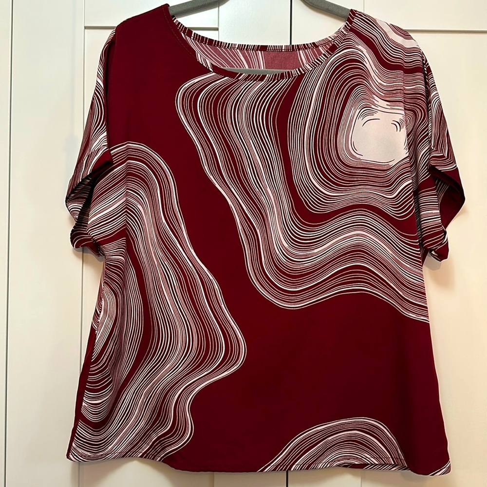 Burgundy & White Swirl Print Top Sz LG